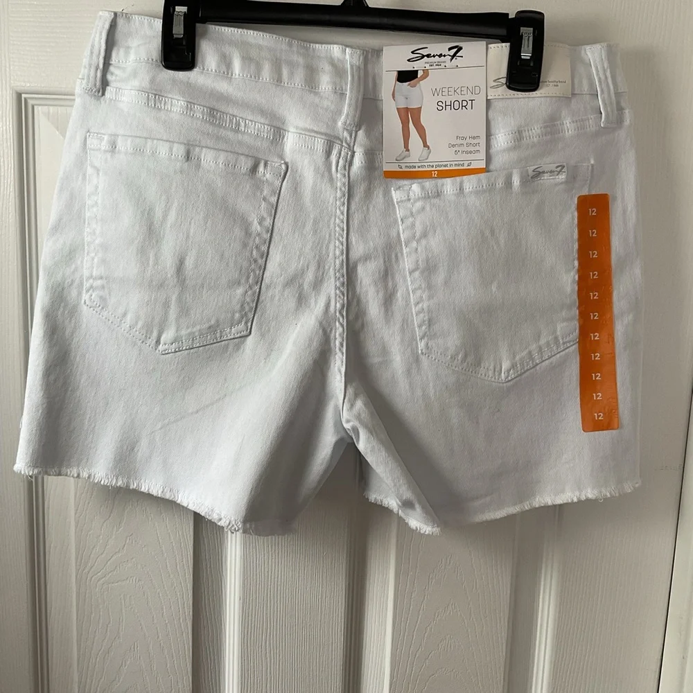 Seven7 White Denim Shorts Size 12 Women Weekend Stretch Fray Hem NWT - Picture 3 of 9